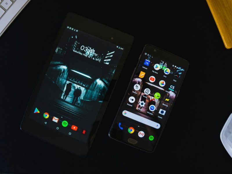 black android smartphone displaying home screen