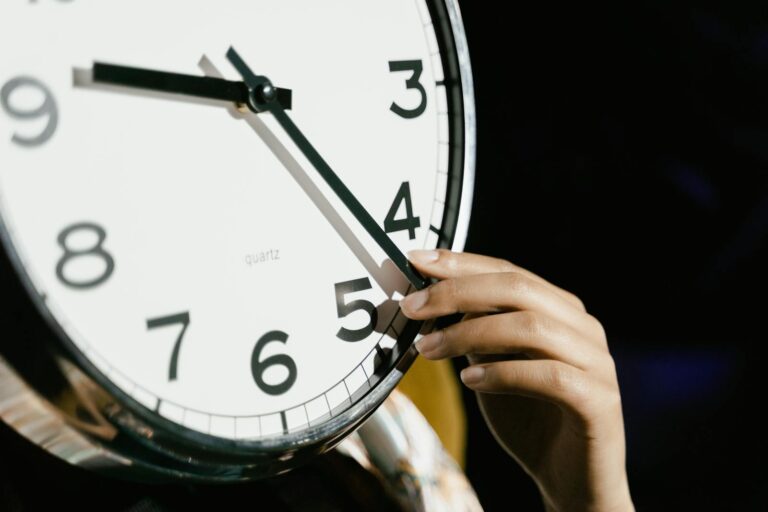 Scientists now say there's a specific time to stop eating each day to protect your heart, and it's earlier than most people think