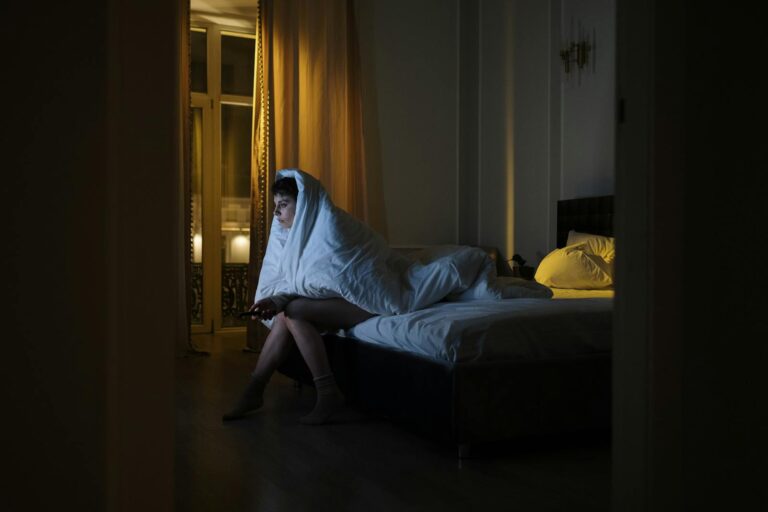 Therapists say the reason you keep waking at 3 a.m. isn't stress or caffeine. It's a nervous system that never learned how to feel safe in the dark.
