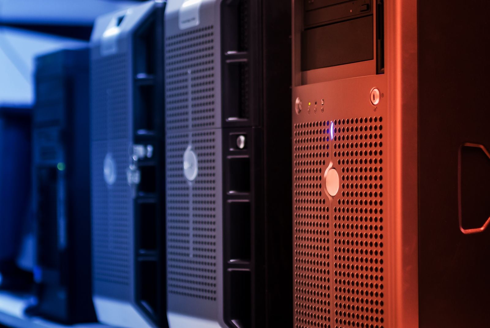 Clackamas County weighs data center moratorium after Oregon hikes large-user rates 29.7% and cuts residential bills 1.3%