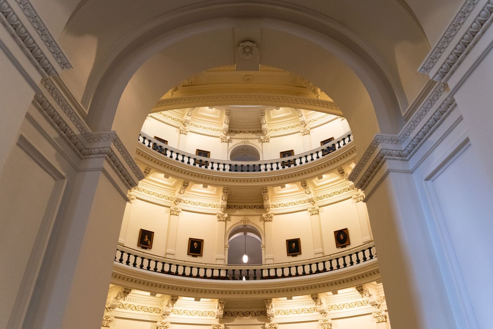 State capitol rotunda architecture